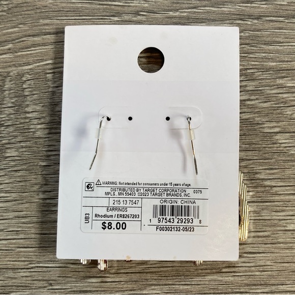 ⚡️2/$10⚡️Target silver skeleton hand dangle earrings - Picture 2 of 2